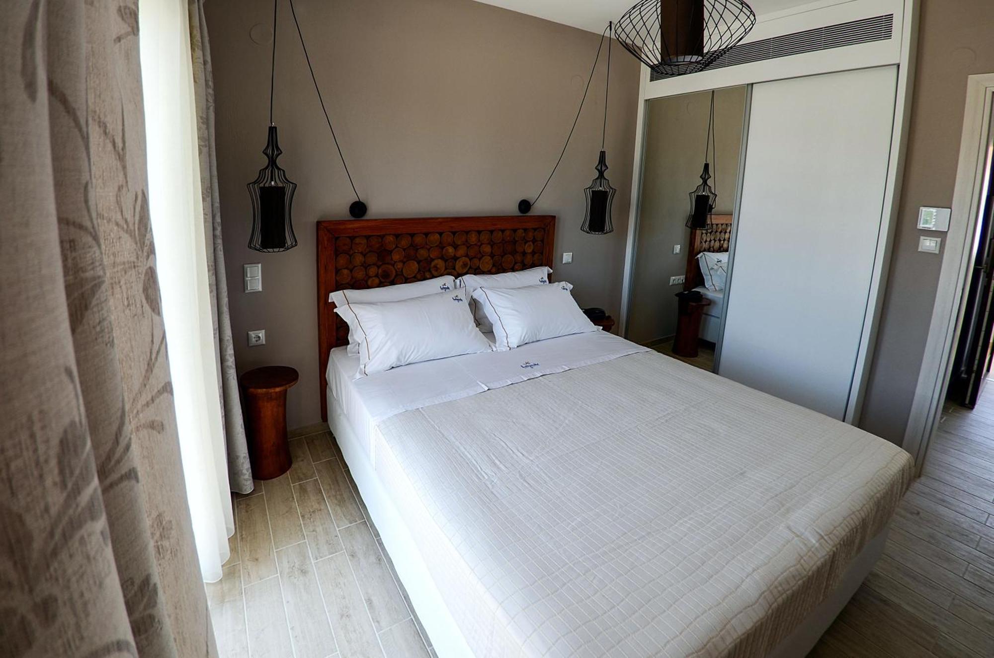 Hatzoudis Luxury Suites Криси Амудия Екстериор снимка