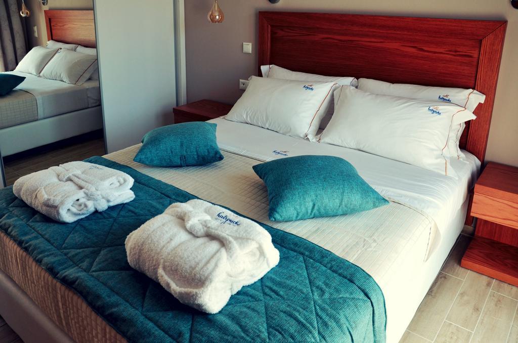 Hatzoudis Luxury Suites Криси Амудия Екстериор снимка